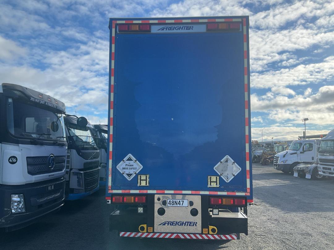 Photo '5' of FREIGHTER CURTAINSIDER 3 AXLE SEMI TRAILER Curtain/Chiller B-Train Photo '5' of FREIGHTER CURTAINSIDER 3 AXLE SEMI TRAILER Curtain/Chiller B-Train
