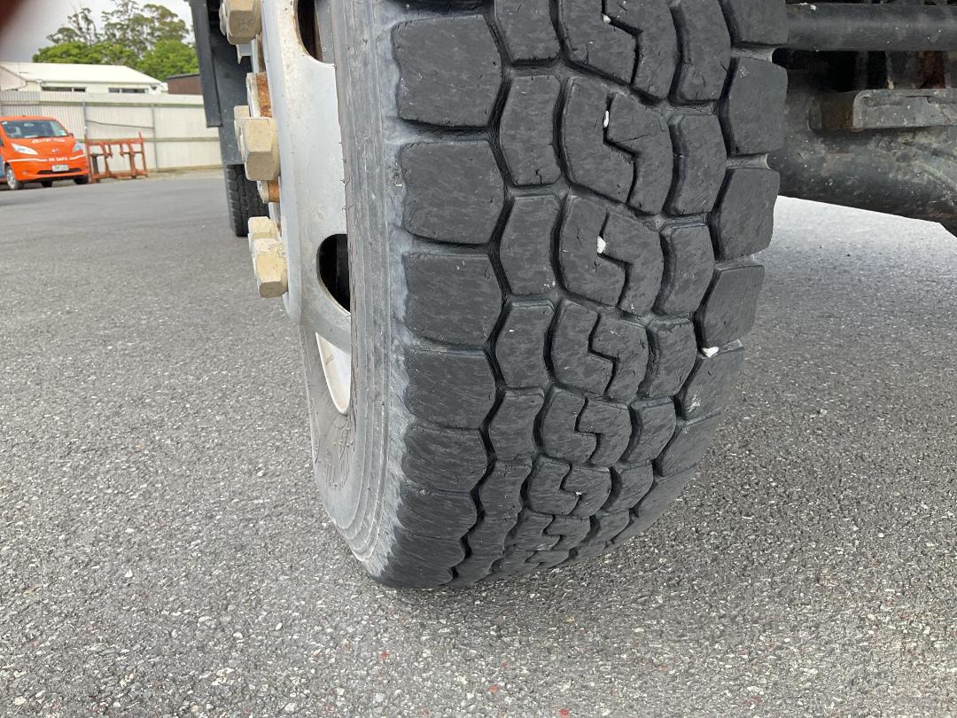 Photo '30' of Fuso Canter 716-4WD Dcab FGB71ER6Wfac Flat Deck Crane