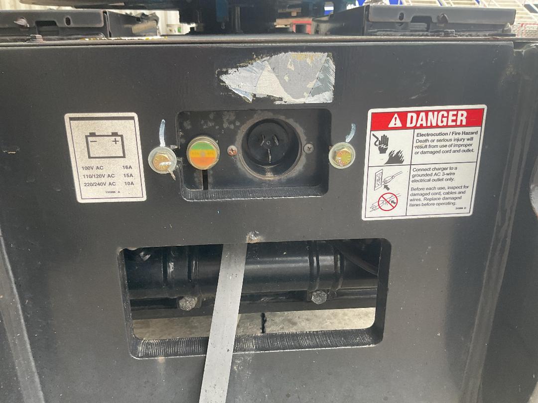 Photo '24' of Genie Z-33/18 Knuckleboom/Boomlift