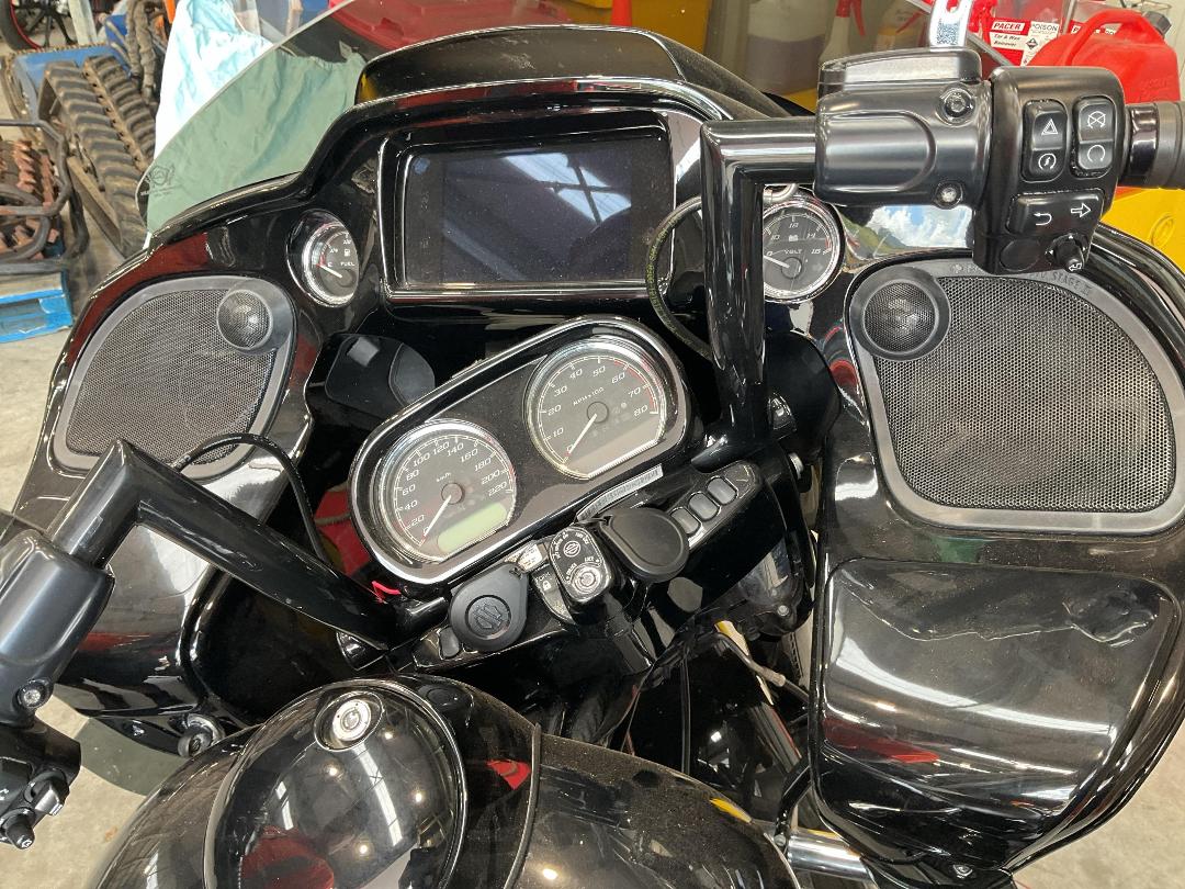 Photo '10' of Harley Davidson Touring 19 Road Glide S