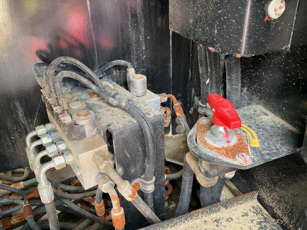 Photo '37' of HiDROMEK HMK300LC-3 Excavator