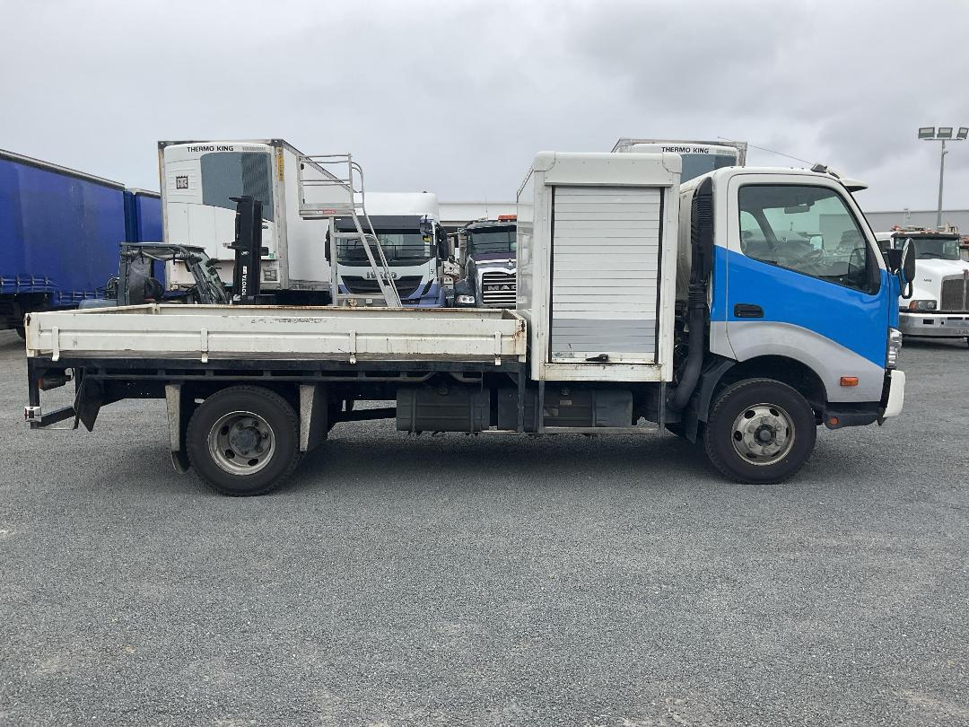 Photo '3' of Hino 300 XJC720R Flat Deck