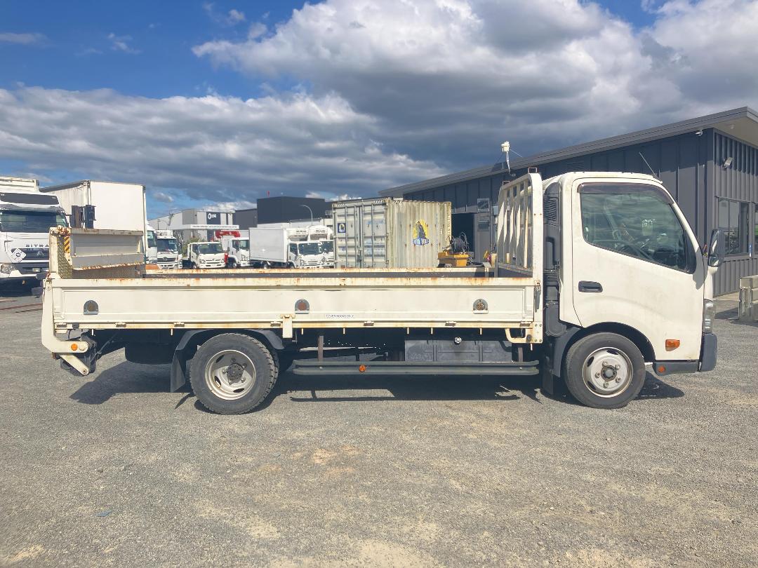 Photo '3' of Hino Dutro Flat Deck