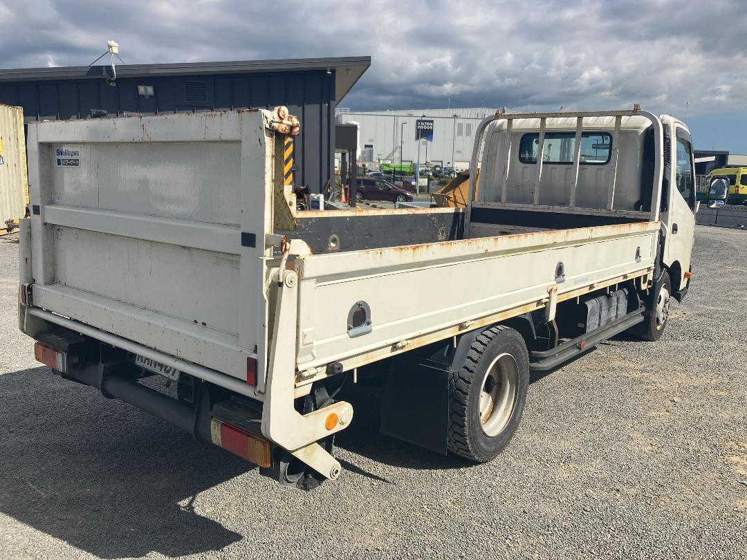 Photo '4' of Hino Dutro Flat Deck