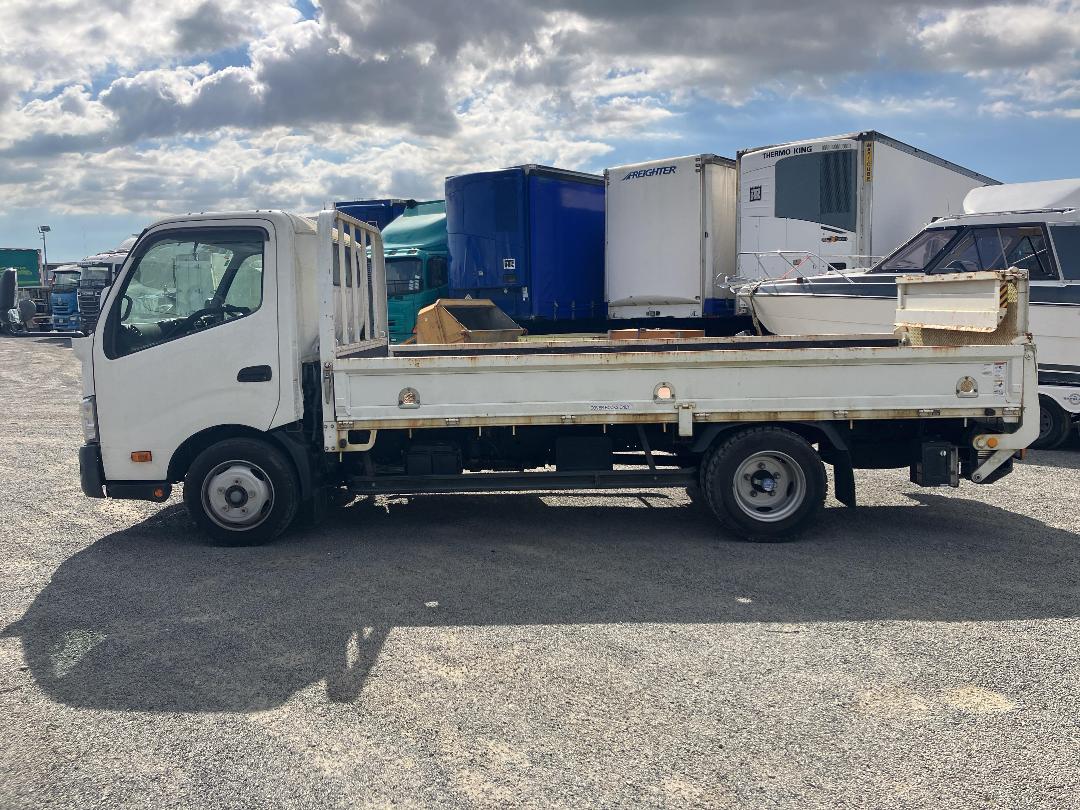 Photo '7' of Hino Dutro Flat Deck