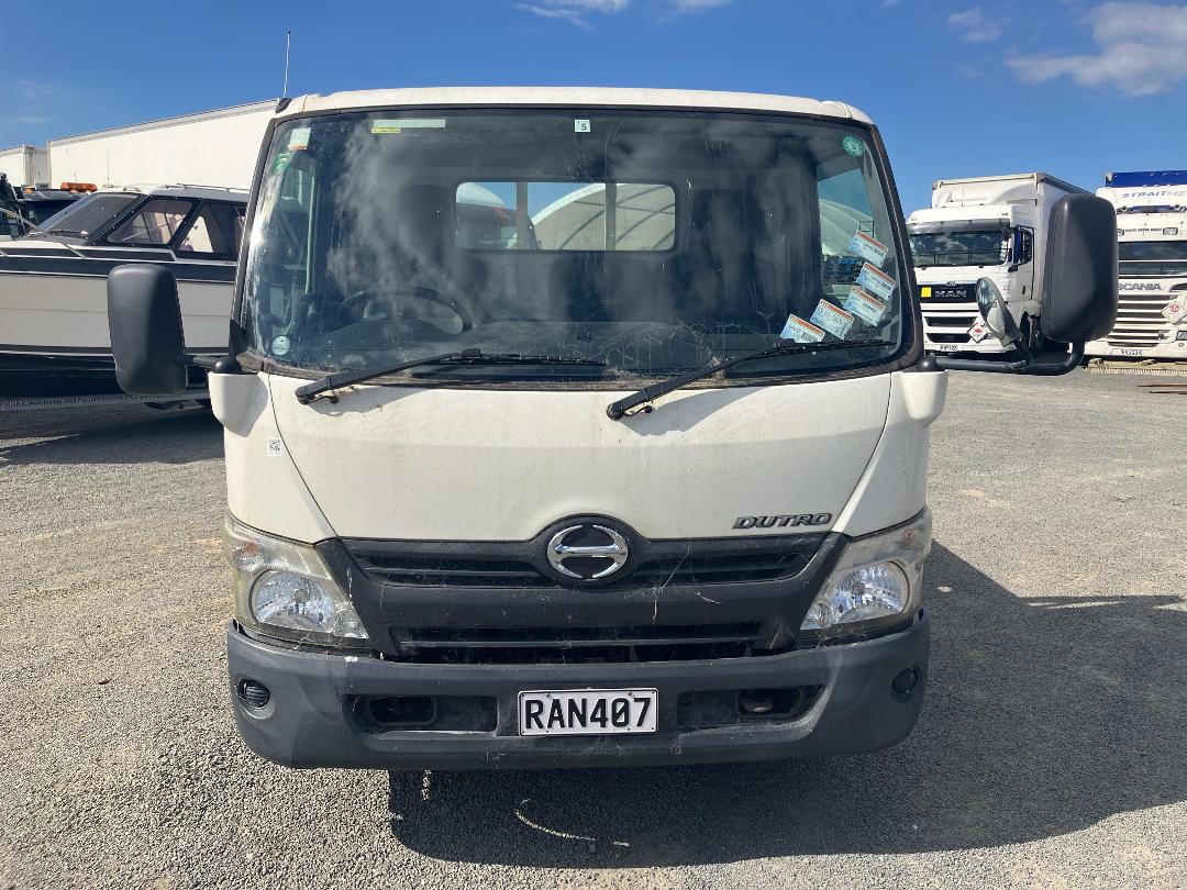 Photo '10' of Hino Dutro Flat Deck