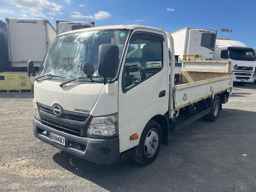 Photo '9' of Hino Dutro Flat Deck