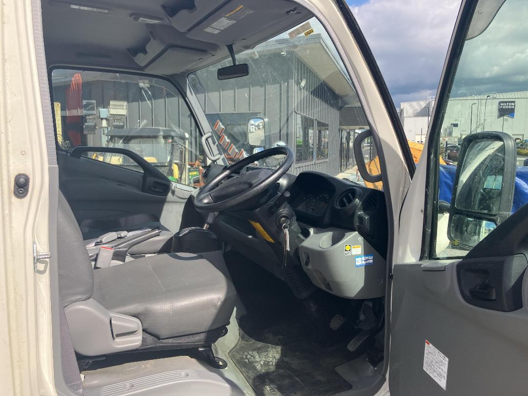 Photo '11' of Hino Dutro Flat Deck