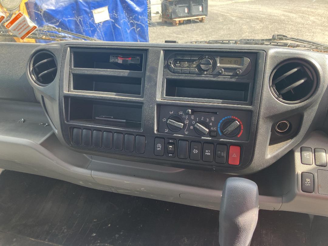 Photo '15' of Hino Dutro Flat Deck