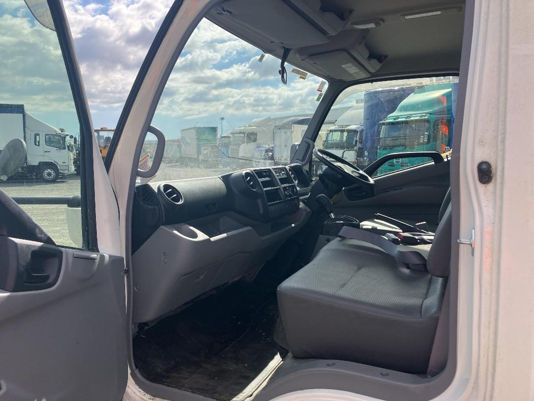 Photo '17' of Hino Dutro Flat Deck