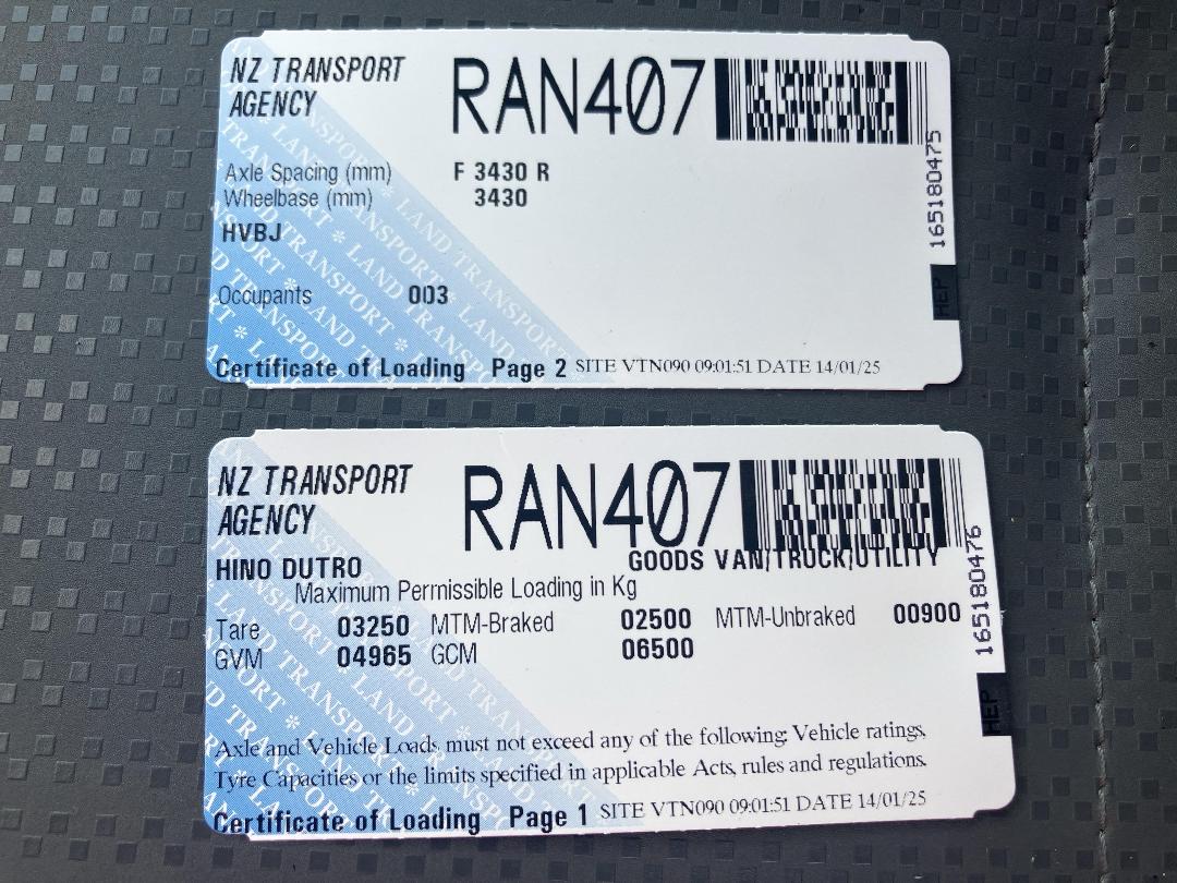 Photo '34' of Hino Dutro Flat Deck