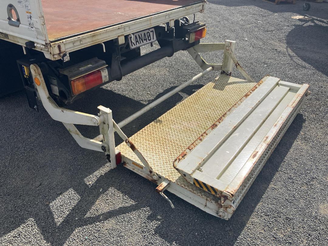 Photo '20' of Hino Dutro Flat Deck
