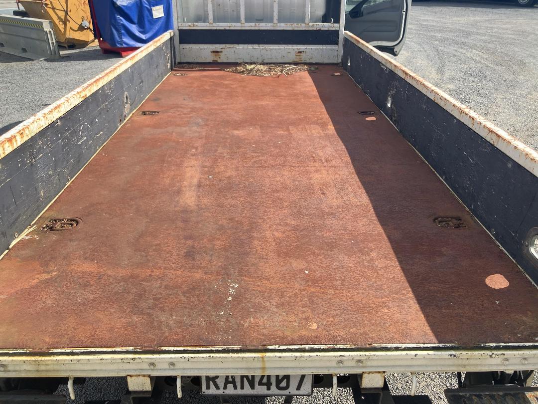 Photo '21' of Hino Dutro Flat Deck