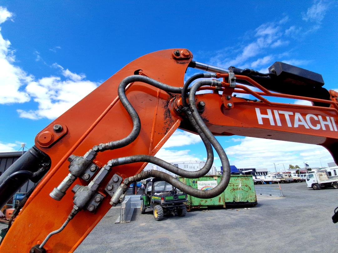 Photo '28' of Hitachi ZX33U-5A Excavator