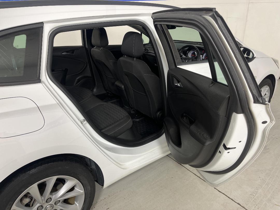 Photo '19' of Holden Astra