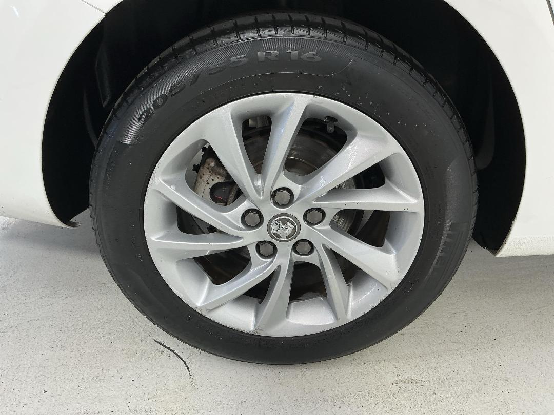 Photo '12' of Holden Astra