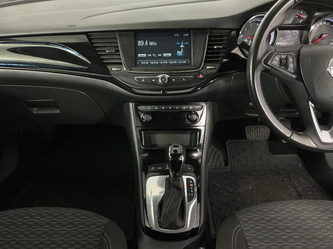 Photo '18' of Holden Astra