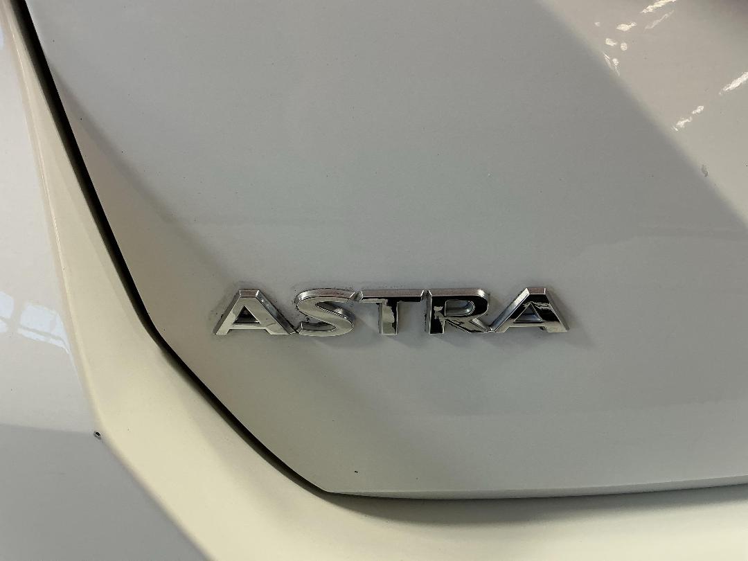 Photo '28' of Holden Astra