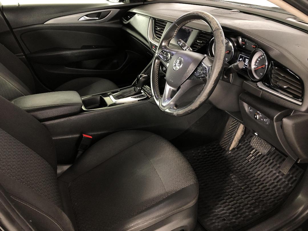 Photo '16' of Holden Commodore