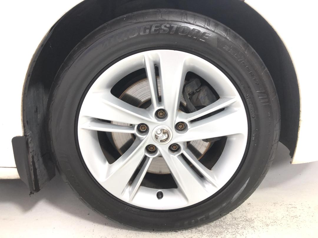 Photo '9' of Holden Commodore Photo '9' of Holden Commodore