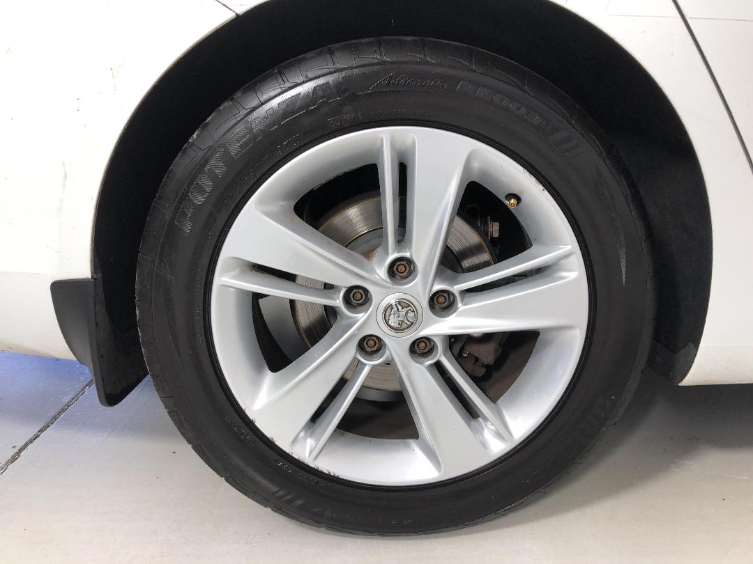 Photo '12' of Holden Commodore Photo '12' of Holden Commodore