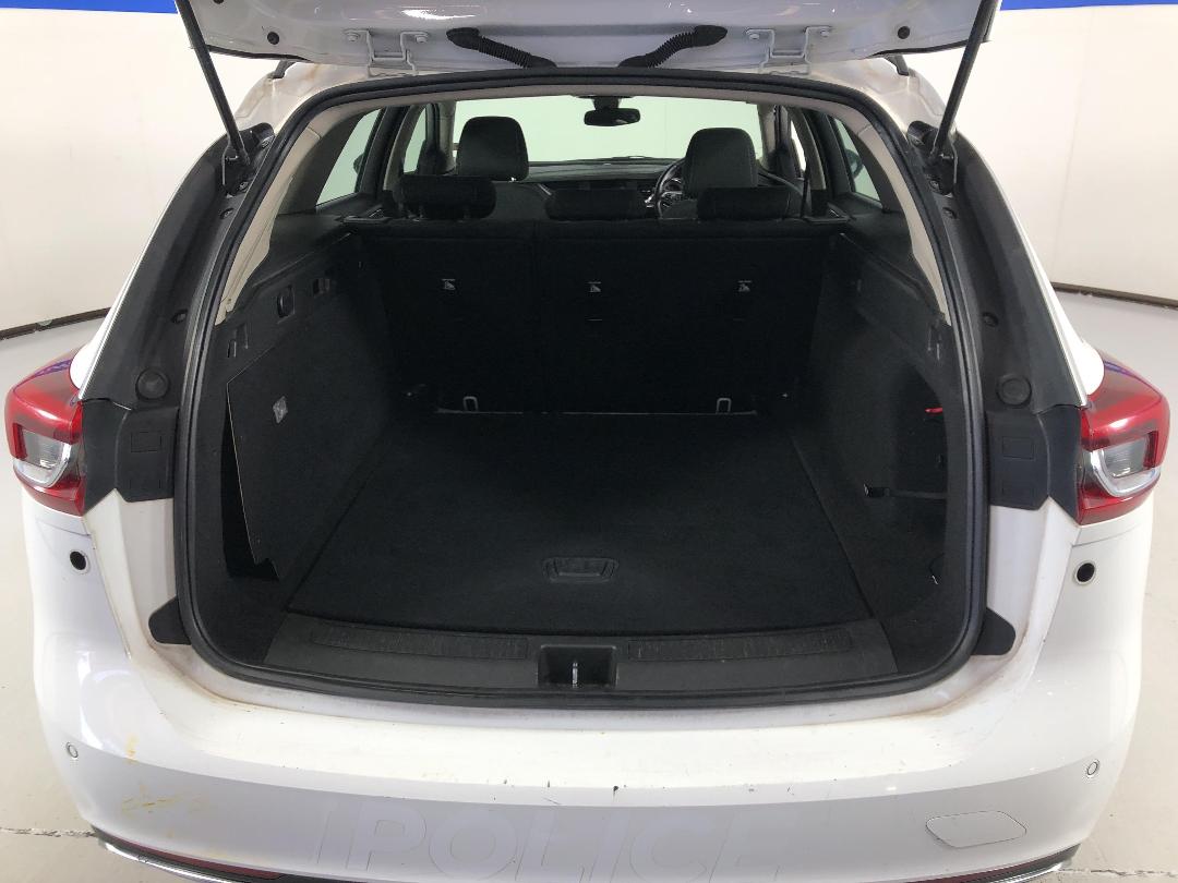 Photo '14' of Holden Commodore Photo '14' of Holden Commodore