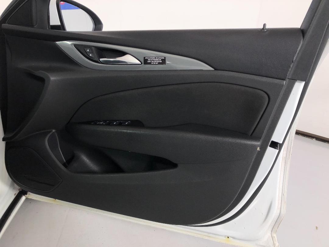 Photo '15' of Holden Commodore Photo '15' of Holden Commodore