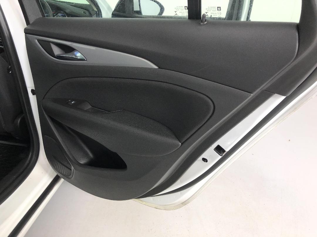 Photo '19' of Holden Commodore Photo '19' of Holden Commodore