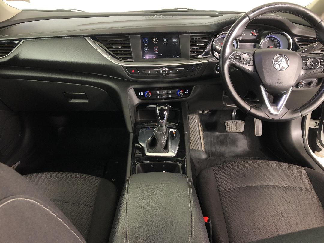 Photo '17' of Holden Commodore Photo '17' of Holden Commodore