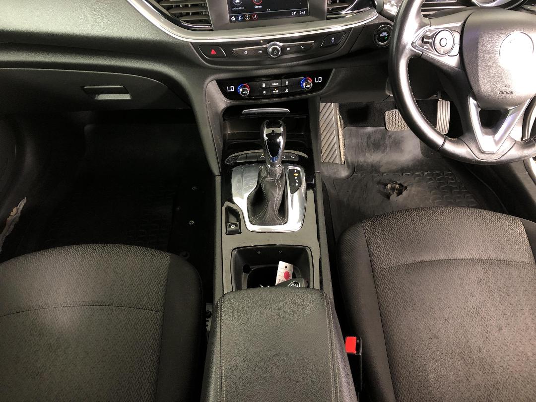 Photo '18' of Holden Commodore Photo '18' of Holden Commodore