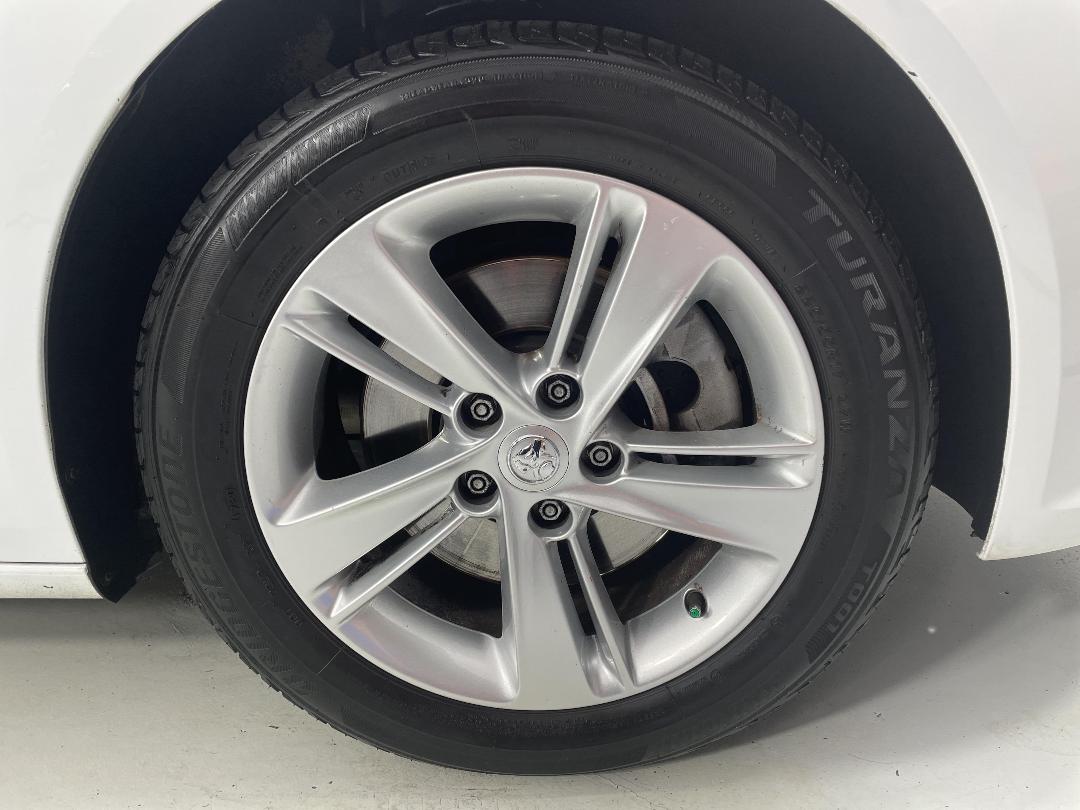 Photo '9' of Holden Commodore