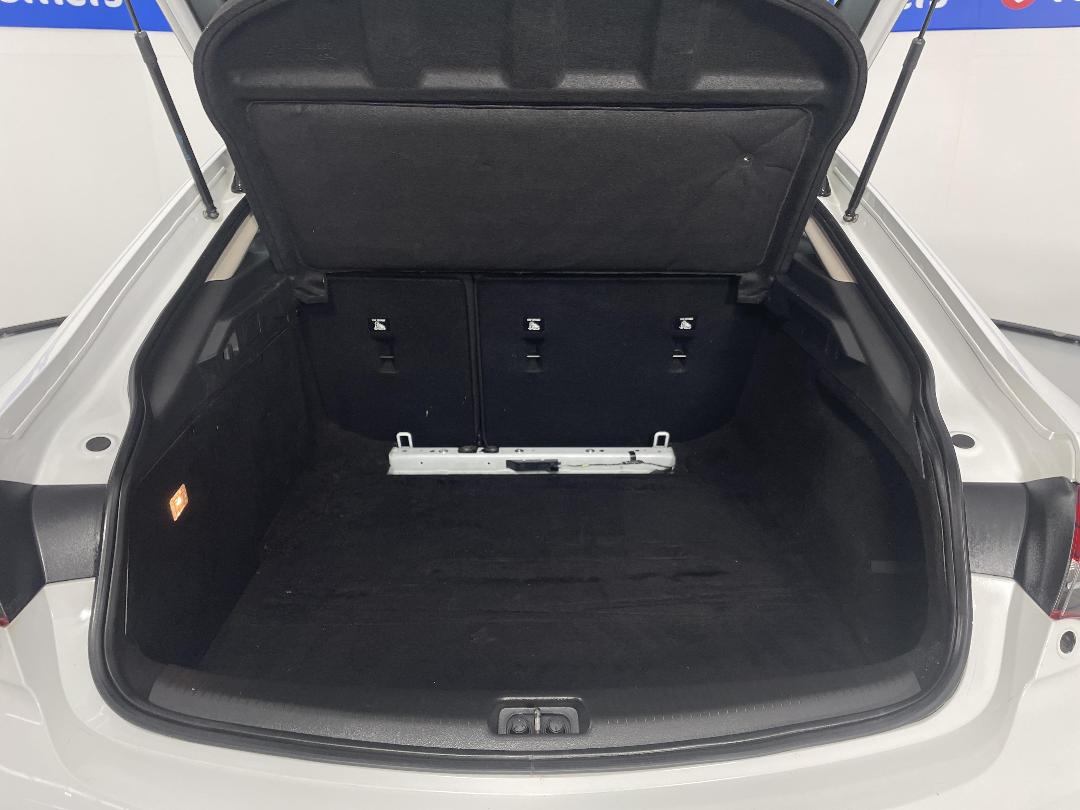 Photo '14' of Holden Commodore