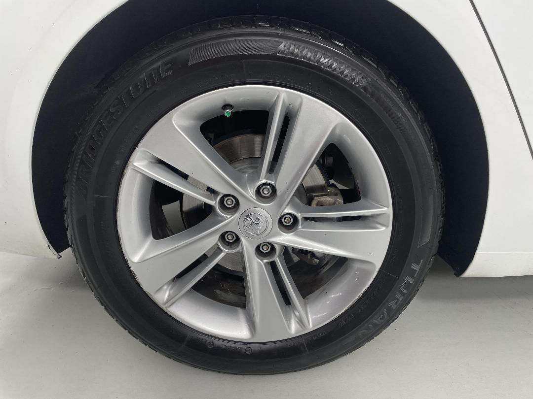 Photo '12' of Holden Commodore