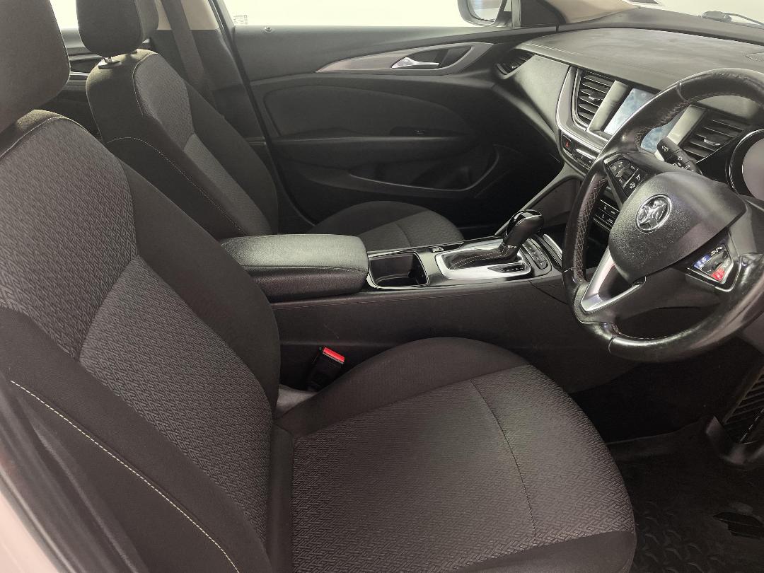 Photo '16' of Holden Commodore