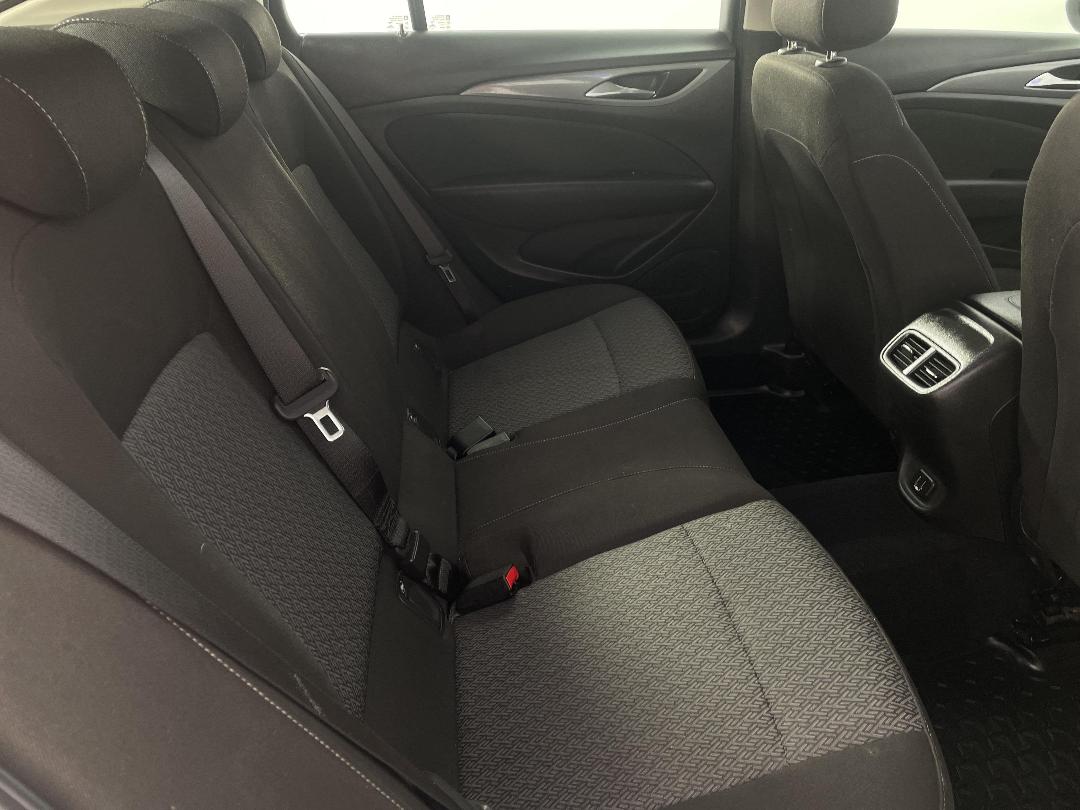 Photo '20' of Holden Commodore