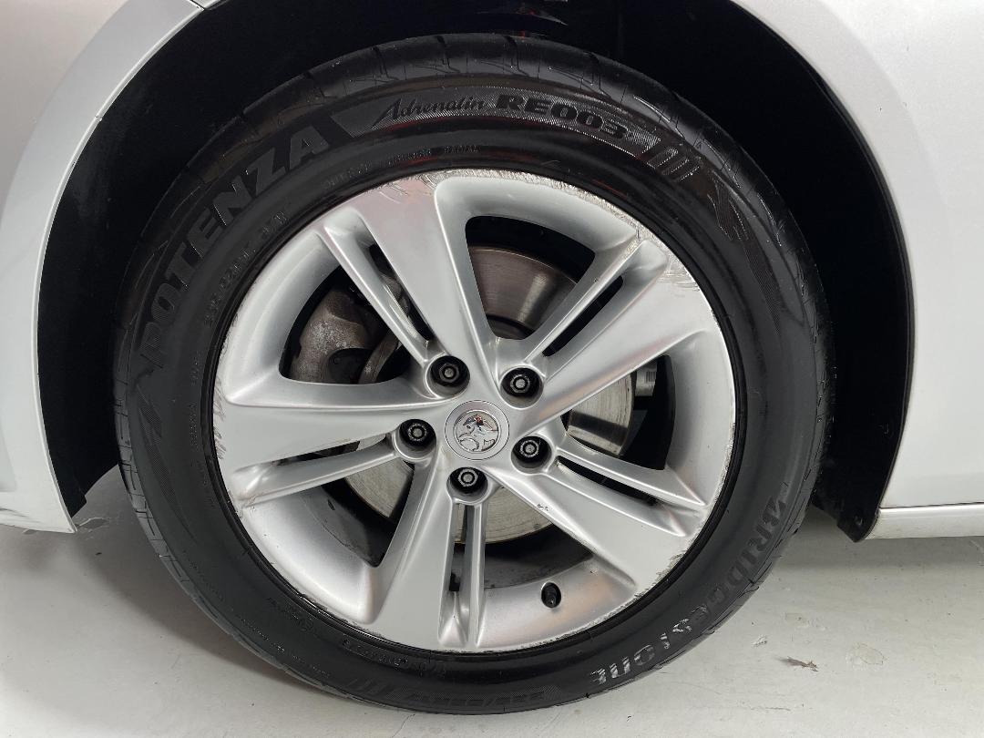 Photo '10' of Holden Commodore