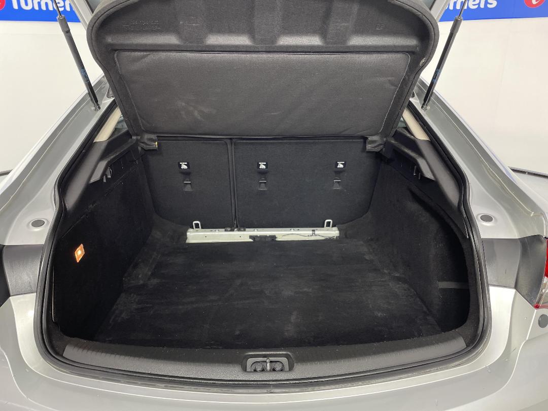 Photo '14' of Holden Commodore