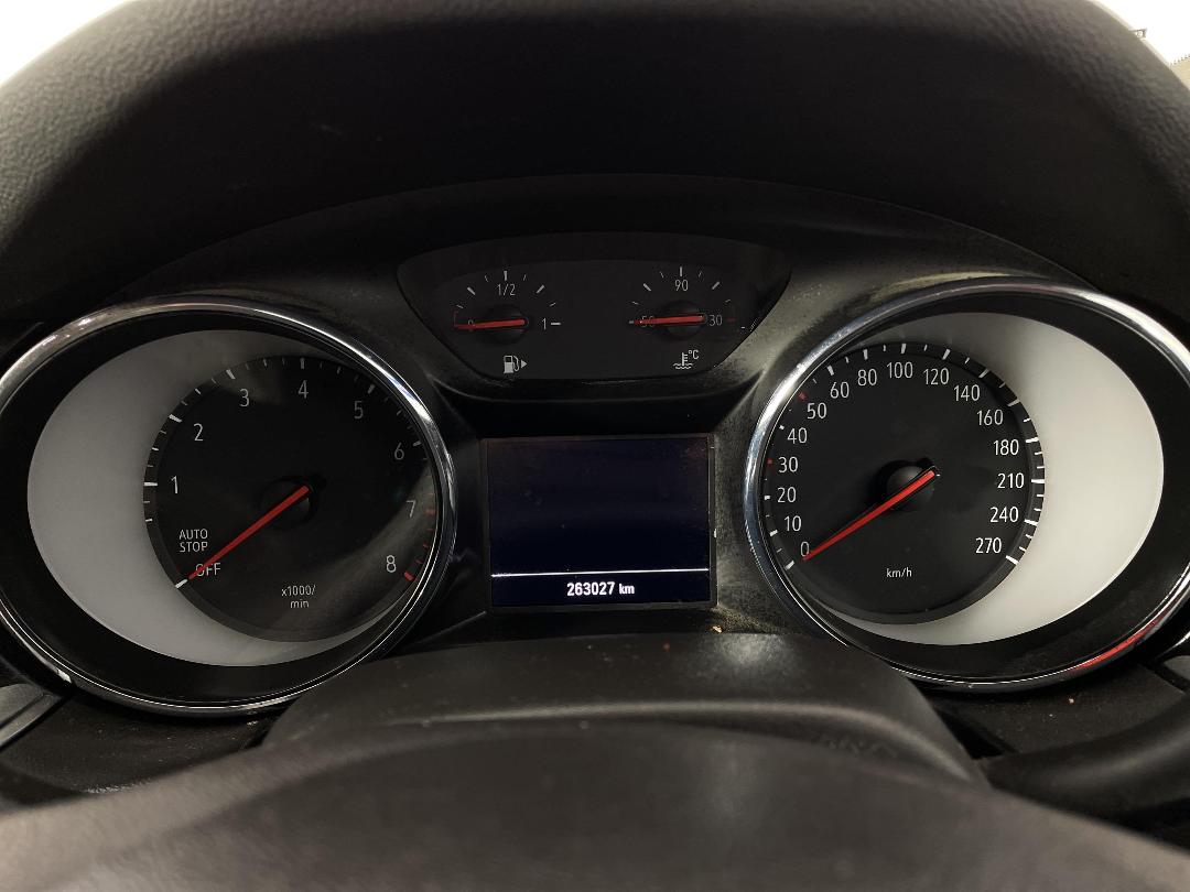 Photo '21' of Holden Commodore