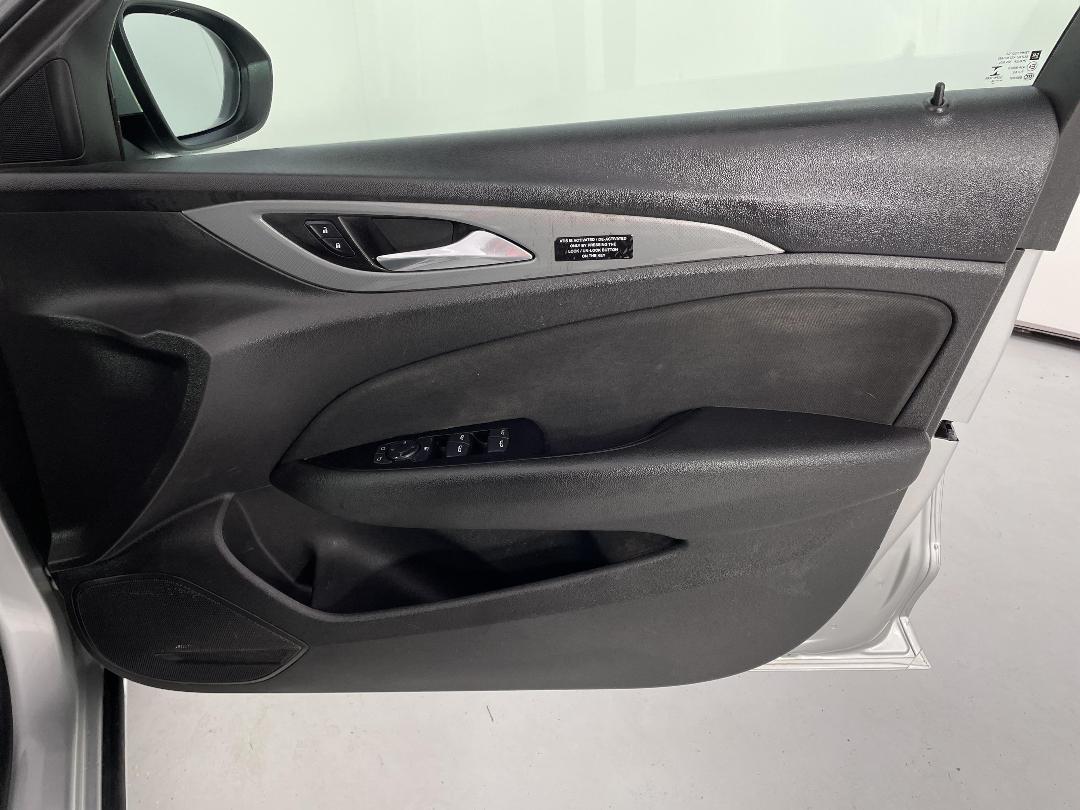 Photo '15' of Holden Commodore