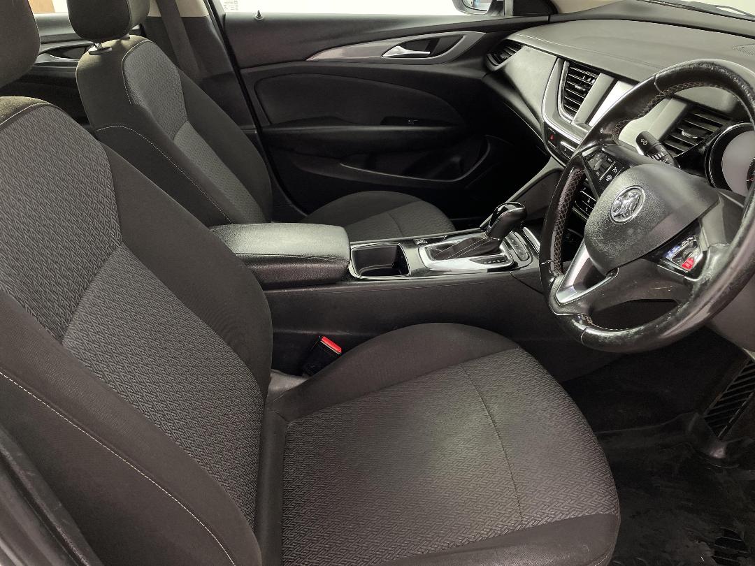 Photo '16' of Holden Commodore