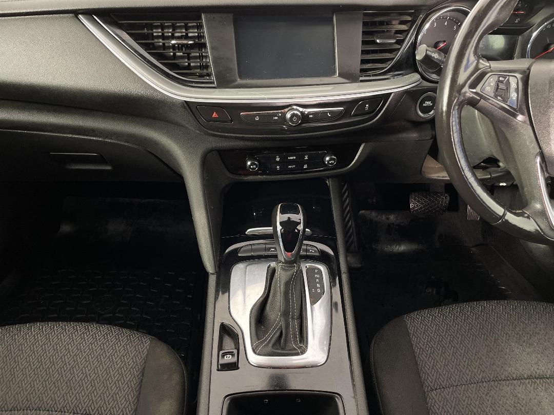 Photo '18' of Holden Commodore