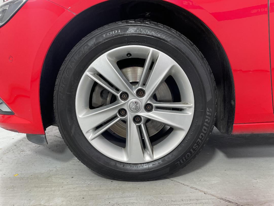 Photo '10' of Holden Commodore