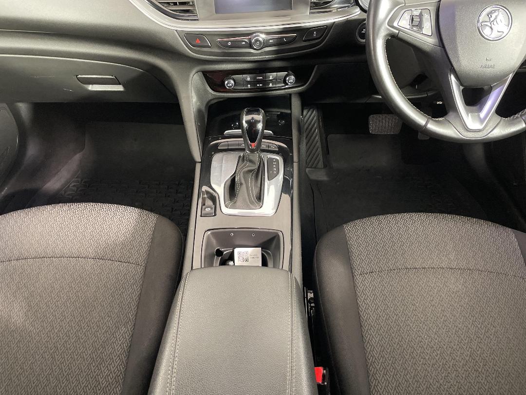 Photo '18' of Holden Commodore