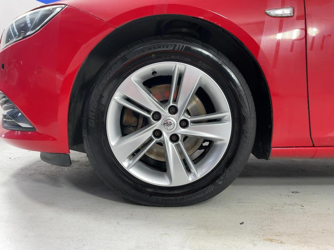 Photo '10' of Holden Commodore Photo '10' of Holden Commodore