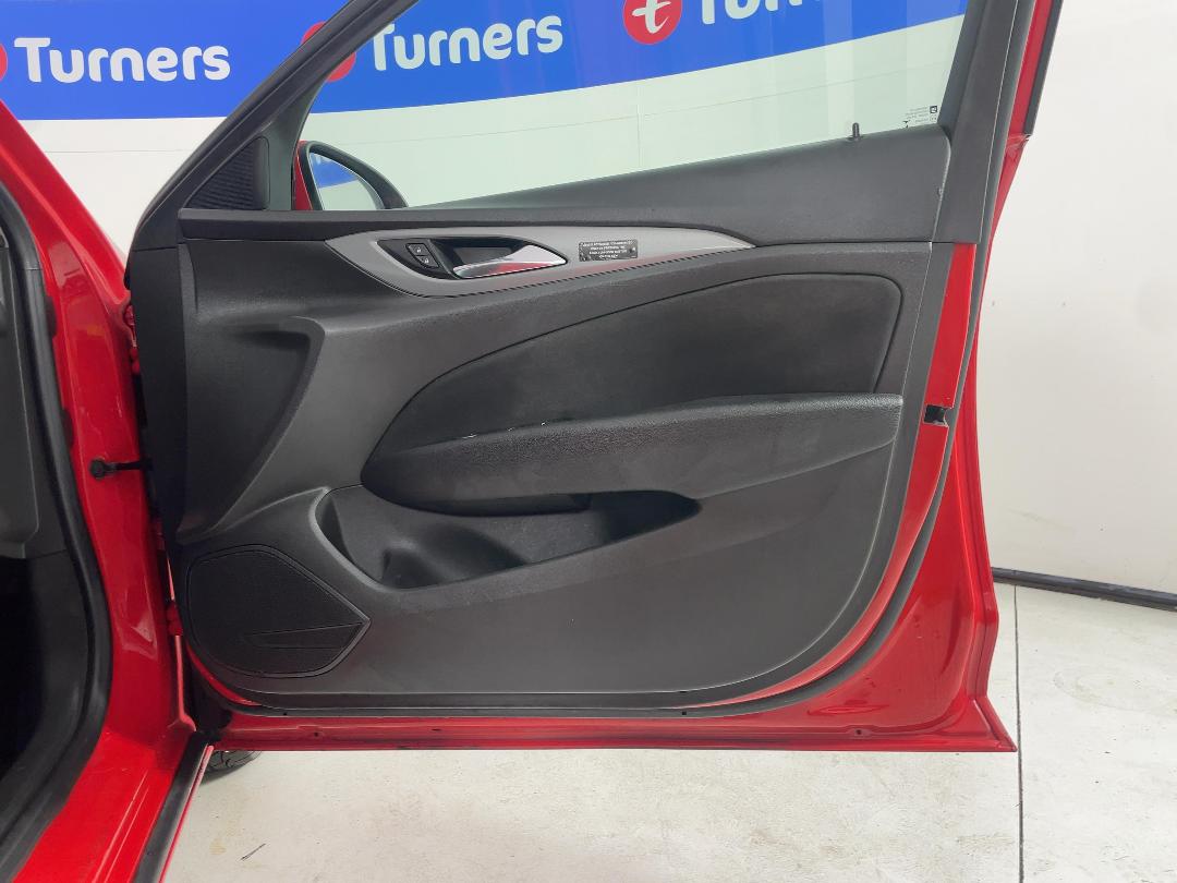 Photo '15' of Holden Commodore Photo '15' of Holden Commodore