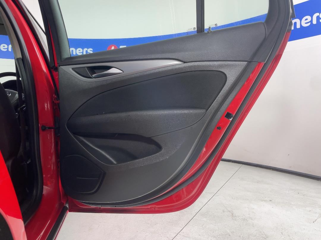 Photo '19' of Holden Commodore Photo '19' of Holden Commodore