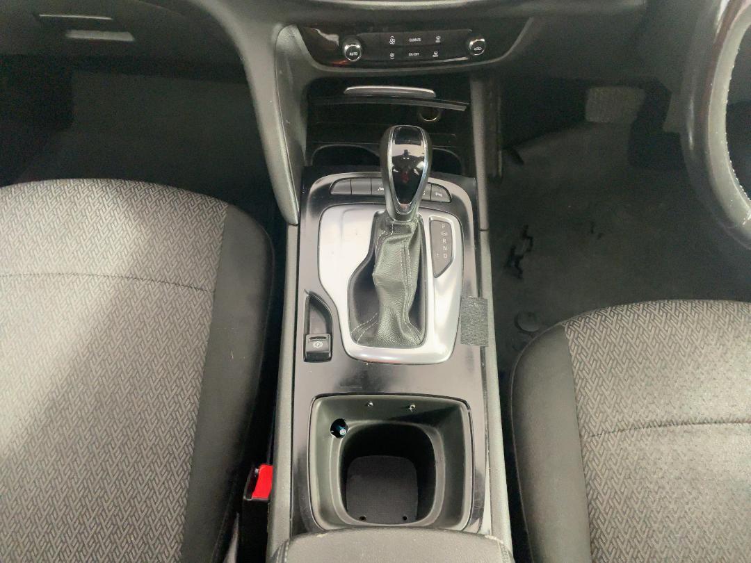 Photo '18' of Holden Commodore Photo '18' of Holden Commodore