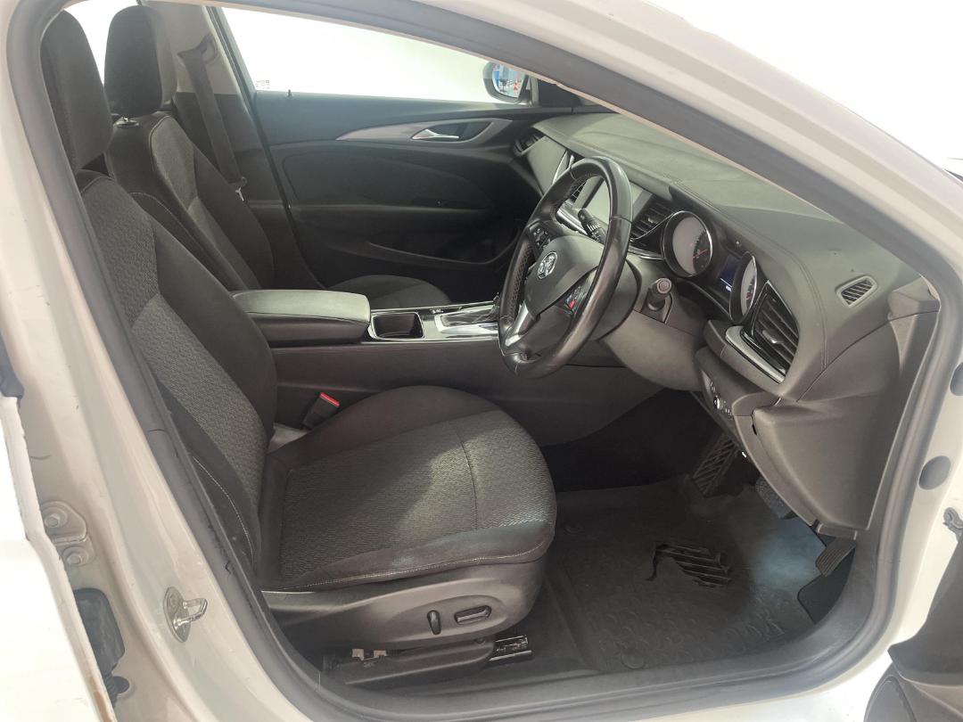 Photo '14' of Holden Commodore LT Photo '14' of Holden Commodore LT