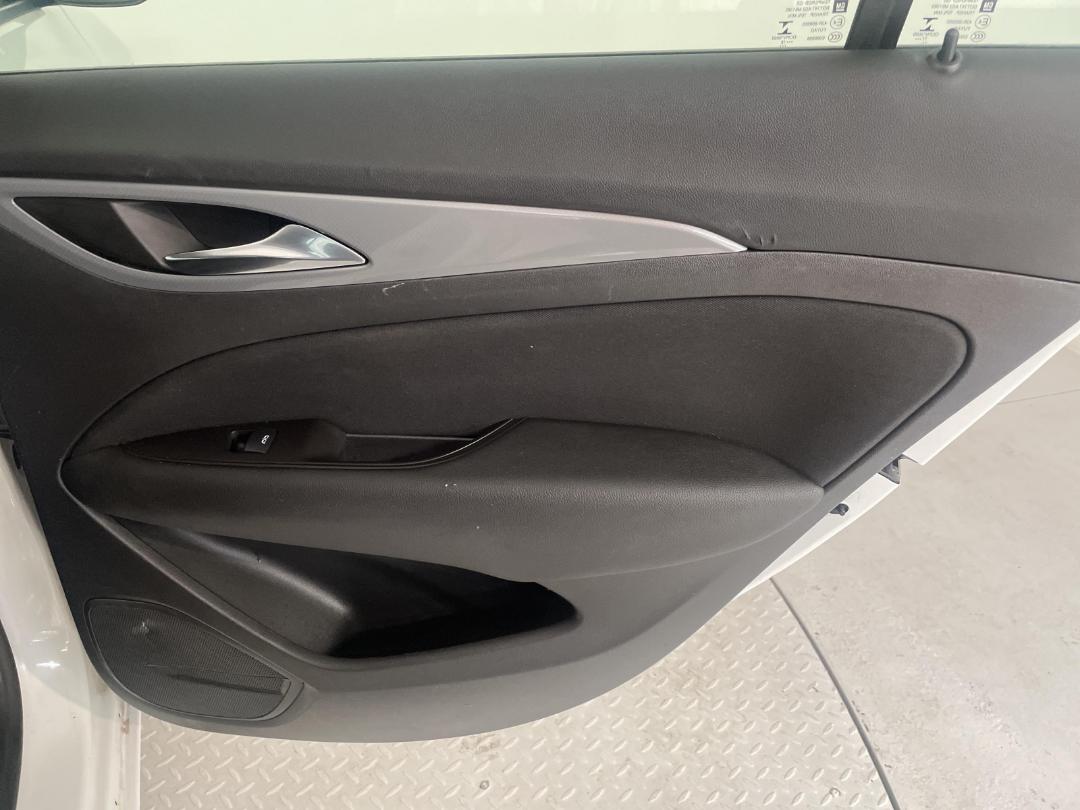 Photo '17' of Holden Commodore LT Photo '17' of Holden Commodore LT