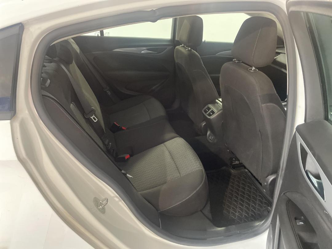 Photo '18' of Holden Commodore LT Photo '18' of Holden Commodore LT